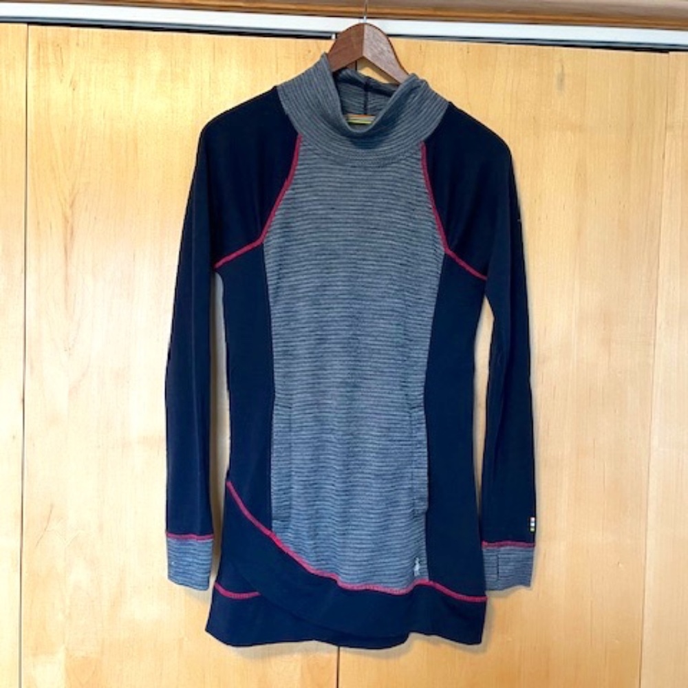 Women's Smartwool 100 % Merino wool blue sweater with pocket, size M